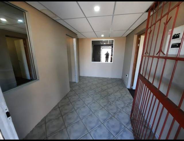 INDUSTRIAL PROPERTY TO RENT IN AUREUS